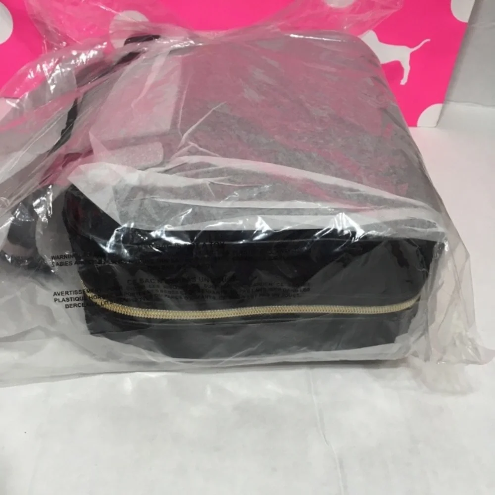 NWT VS Everything travel case‎